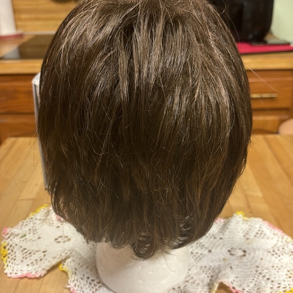 Beautiful wig TLC - Picture 3 of 9